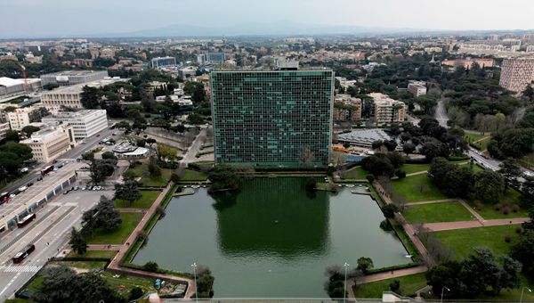 Eni, Fitch conferma il rating "A-" con outlook stabile