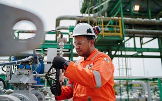 Eni, collocati due bond a tasso fisso per 2 miliardi di euro. Ordini oltre 7 miliardi