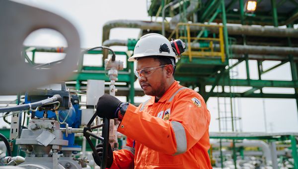 Eni, collocati due bond a tasso fisso per 2 miliardi di euro. Ordini oltre 7 miliardi