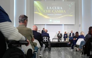 Alla Triennale di Milano AISLA e Centri Clinici NeMO lanciano Ovunque Vicini