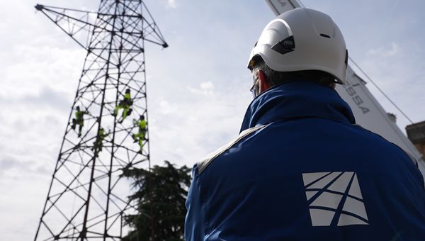 Terna, al via lavori per nuovo tracciato elettrodotto Vellezzo Bellini e Certosa di Pavia