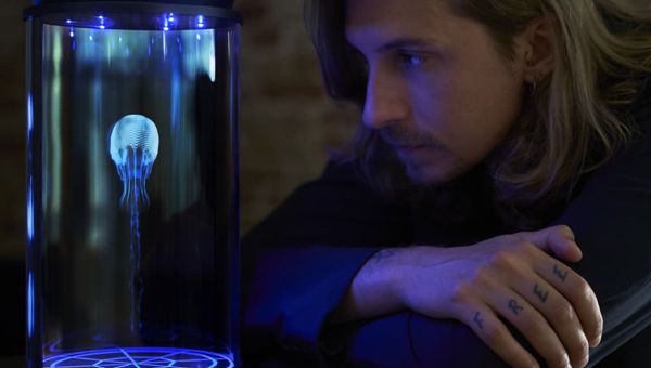 Andrea Crespi alla Biennale di Venezia con “Thetis”, tra arte olografica e coscienza ambientale