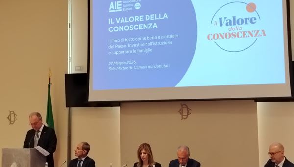 Scuola, AIE: libro di testo centrale, ma l'apprendimento peggiora