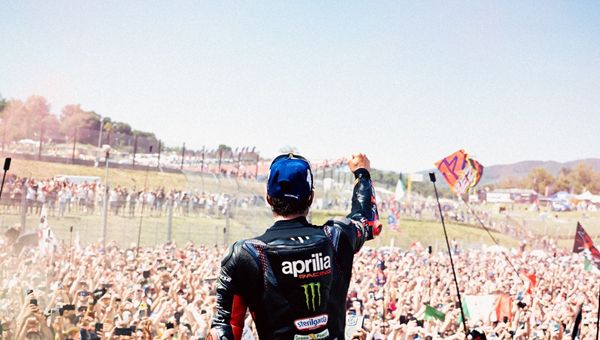 Piaggio, Aprilia Racing scrive la storia al Mugello
