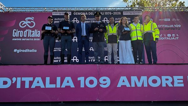 Giro d’Italia: premiati a Gemona gli Eroi della Sicurezza