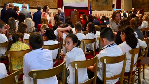 Povertà educativa in Italia: il 33% degli studenti tra scuole mancanti, isolamento e pochi servizi culturali