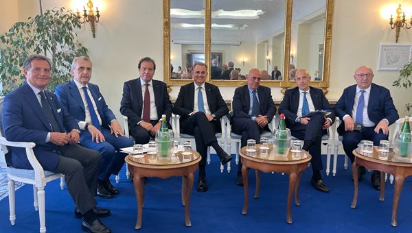 Crisi d’impresa e fisco, Leo (MEF): "Primi passi concreti su debiti e IVA"