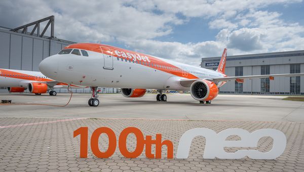 easyJet celebra il traguardo dei 100 aeromobili NEO