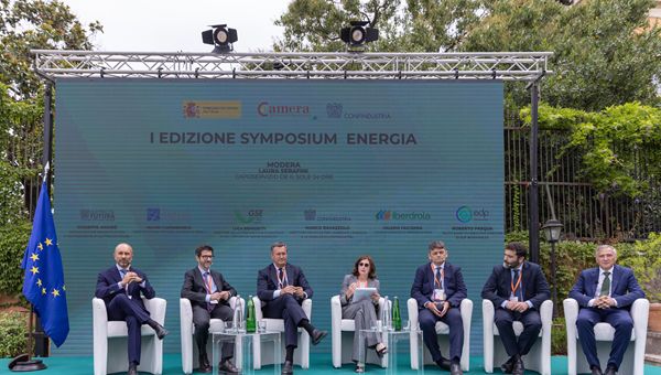 Con le rinnovabili l’Italia potrebbe tagliare di 17 mld la propria spesa energetica