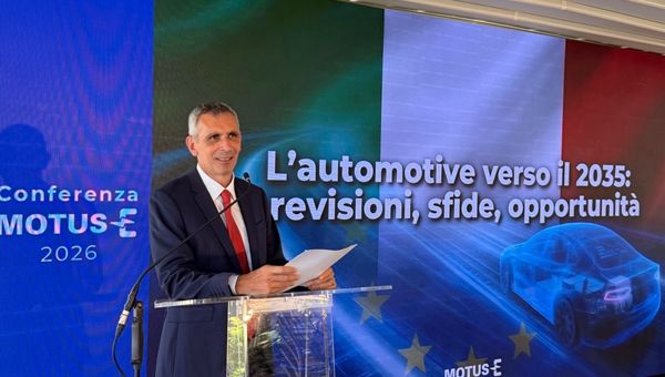 Mobilità elettrica, Motus-E: fino a 41,5 milioni di barili di petrolio risparmiati al 2035