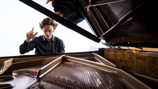 La musica diventa visione: a Venezia il film che "nasce" dal pianoforte