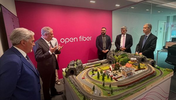 Musumeci visita sede Open Fiber: focus su monitoraggio territorio e prevenzione rischi