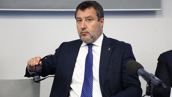 Auto, Salvini: no a imposizioni insostenibili sull'elettrico per imprese e noleggio