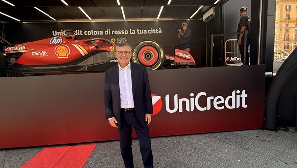 Ferrari e UniCredit: successo a Napoli per la SF-24
