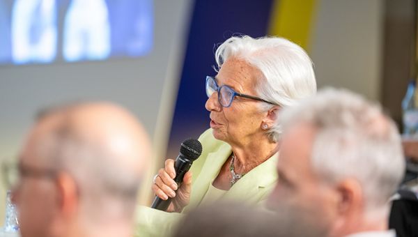 BCE, Lagarde respinge i timori di stagflazione nell’Eurozona: non si applica alla situazione attuale BCE, Lagarde respinge i timori di stagflazione nell’Eurozona: non si applica alla situazione attuale