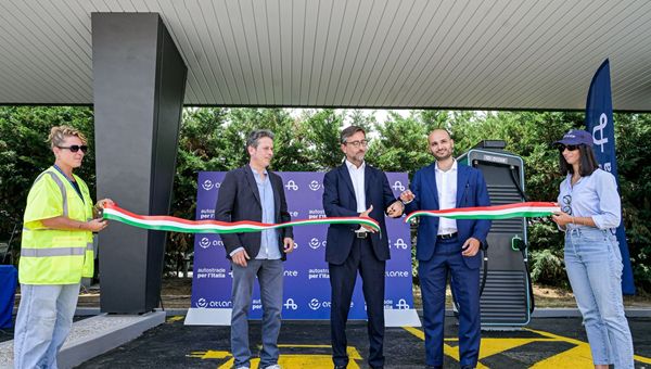 Mobilità elettrica: Atlante amplia la ricarica ultra-fast in autostrada