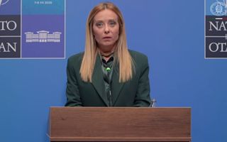 NATO, Meloni: "Rispettiamo impegni, ma in modo sostenibile"