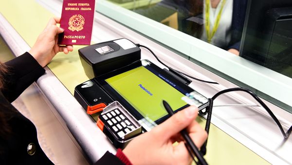 Poste Italiane, 240 mila richieste di rilascio e rinnovo dei passaporti