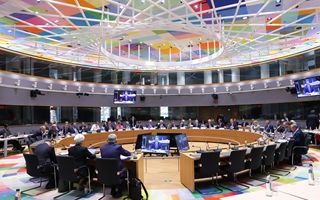 Eurogruppo: appropriate politiche di bilancio neutrali o leggermente espansive nel 2026