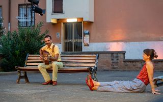 Roma, oltre un milione e mezzo di persone vive nelle periferie: il teatro parte da qui con "Mamma Roma"