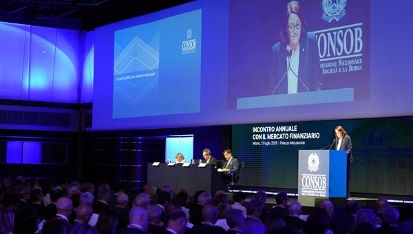 La Consob non si ferma, la Borsa sì: è fuga dai listini nonostante i record