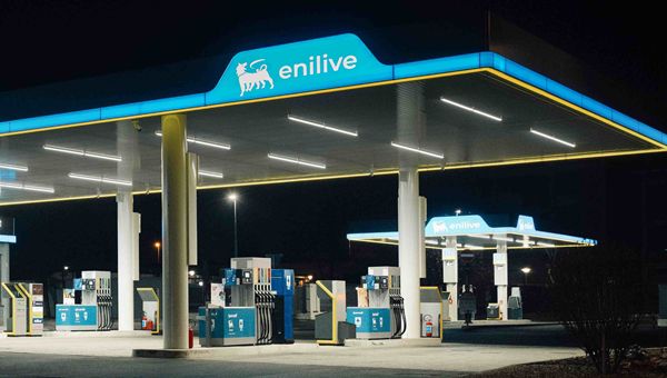 Enilive firma un accordo per acquisire da Prax le stazioni di servizio OIL! in Europa