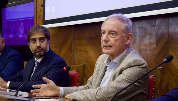 Automotive, Urso presenta il programma di noleggio sociale per le auto a basse emissioni: canone a 100 euro