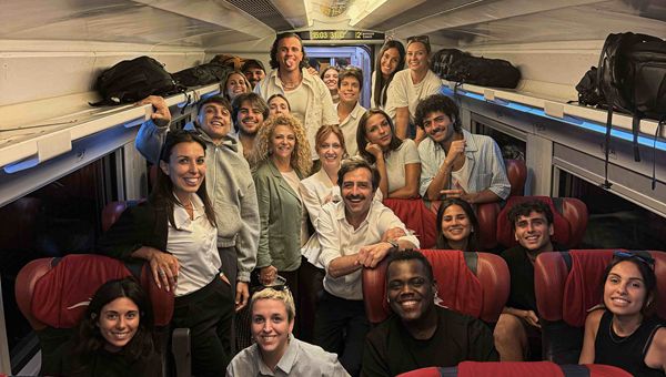 Italo, il viaggio è a tempo di musica: concerto a sorpresa di Samurai Jay in treno