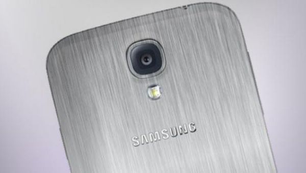 Basta plastica: Samsung svela Galaxy Alpha con telaio in metallo