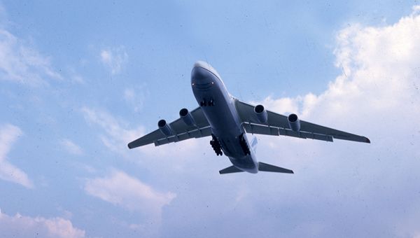 Aeroporto di Lipsia, aereo DHL colpisce oggetto in volo. Drone esplosivo trovato vicino aereo ucraino
