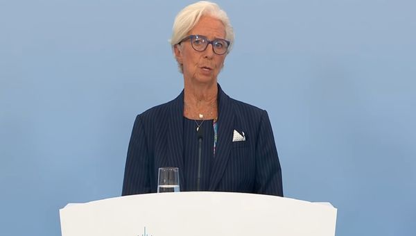 BCE, Lagarde: "Ben posizionati per navigare incertezza. Inflazione alta più a lungo"