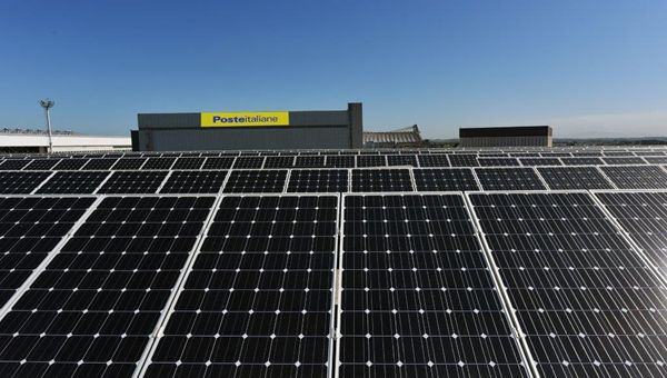 Poste Italiane, nel primo semestre 2026 superati 1.000 impianti fotovoltaici