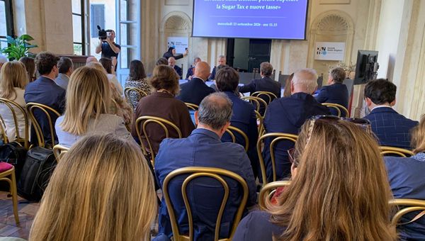 Lo spettro della Sugar Tax blocca oltre 1 mld di investimenti: Assobibe riunisce esperti del Settore
