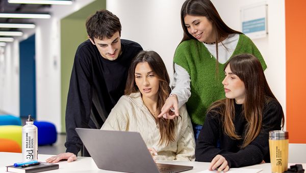 Gen Z, l’AI è un’opportunità: prima di tutto equilibrio vita-lavoro