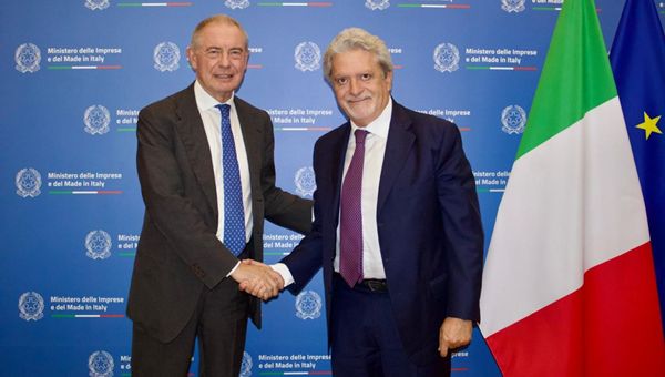 Connettività e fibra, Urso incontra l’Ad di Open Fiber su futuro rete Connettività e fibra, Urso incontra l’Ad di Open Fiber su futuro rete