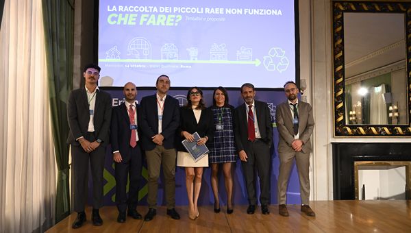 Studio Erion WEEE: in Italia si raccoglie solo il 17% dei piccoli RAEE