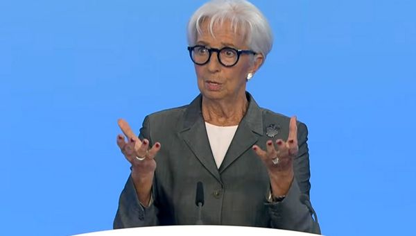 Lagarde avverte i Paesi ad alto debito: tassi più alti probabilmente per un certo periodo Lagarde avverte i Paesi ad alto debito: tassi più alti probabilmente per un certo periodo