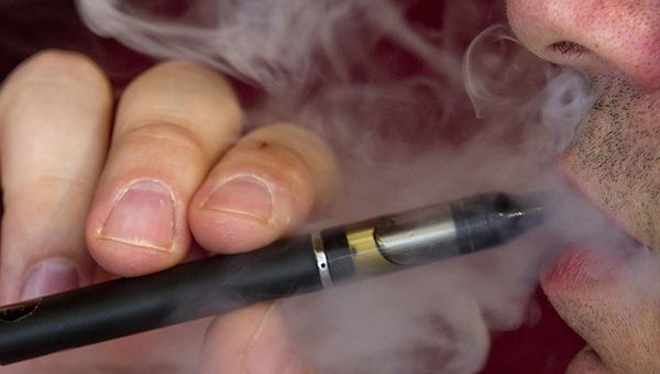 USA, stretta sulle sigarette elettroniche: Trump pronto a vietarle