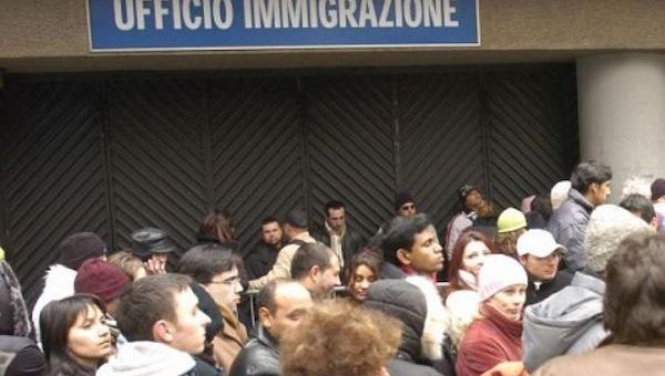 Migranti, Bruxelles bacchetta l'Italia sulle impronte digitali
