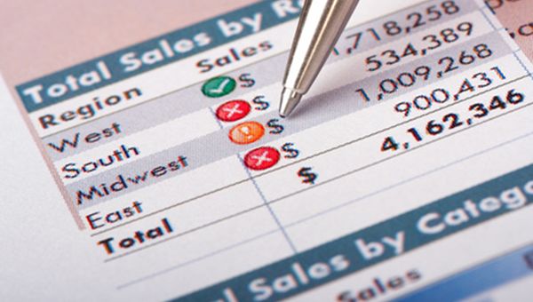 Piazza Affari apre all'insegna delle vendite