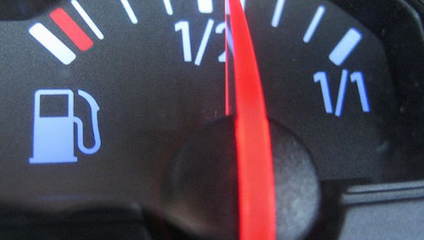 Carburanti, calano i consumi ma lievita la spesa