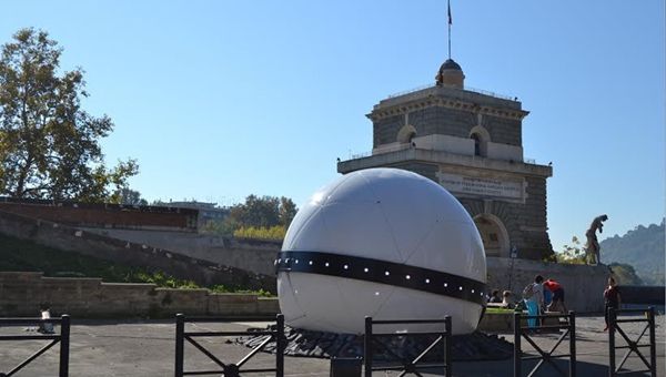 Mercedes, la nuova generazione smart sbarca sul pianeta terra