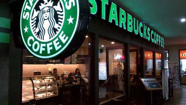 Starbucks, la questione fiscale imbarazza Downing Street