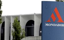 Mondadori un 2015 di utili e il debito va giù