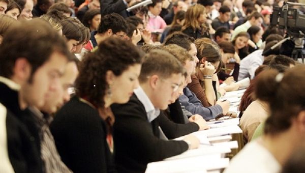 Studenti, allo studio la super borsa di studio da 10-15 mila euro