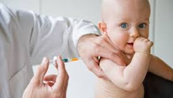 Vaccini, Giulia Grillo: "Nessun passo indietro". L'Ordine dei Medici avverte: "Si rispetti la scienza"