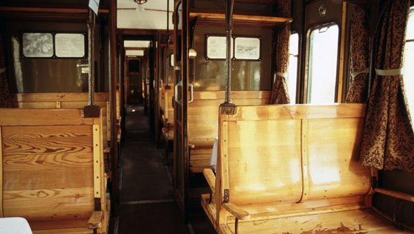Quando si viaggiava su sedili di legno: il 3 giugno 1956 "via" la terza classe sui treni