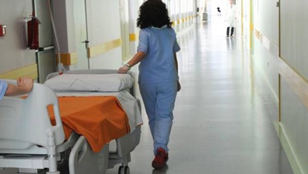 Sanità, contratto infermieri e tecnici: 85 euro di aumento in busta paga