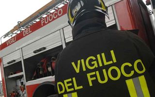 Cinecittà, incendio negli studios: danneggiato il set di Roma Antica