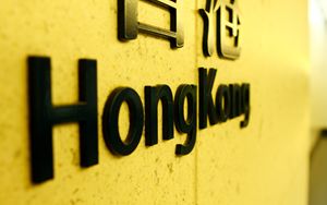 Borsa: Hong Kong in caduta libera (-3,27%)